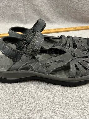 KEEN Rose Sandal In Gargoyle/Raven In Size US 11 Land/Water/Travel